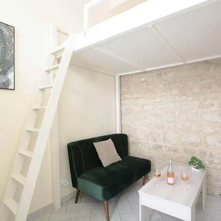 Unique In Marais Apartment *